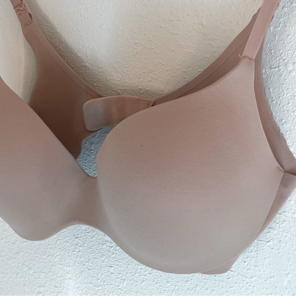VS Bra 32D Body by Victoria- Perfect Shape